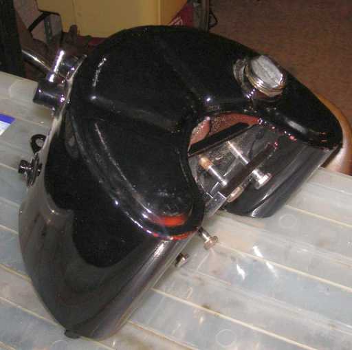 Sportster_garage_oil-tank-pump-tub-24