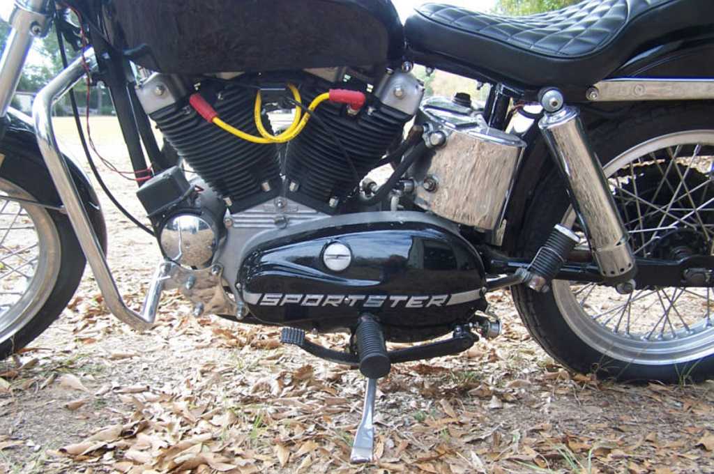 1960_Sportster_XLH_eng_lf.jpg